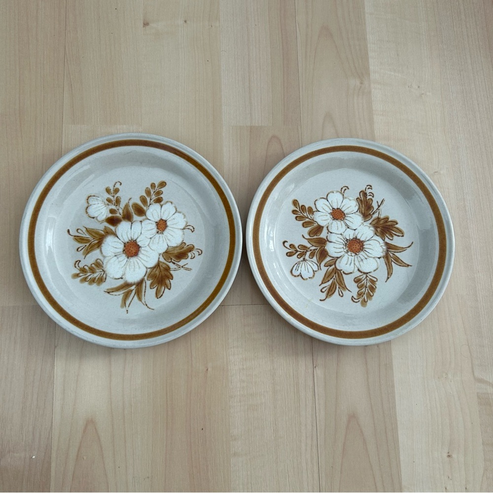 Mountain Wood Stoneware Small Dishes Dried Flowers